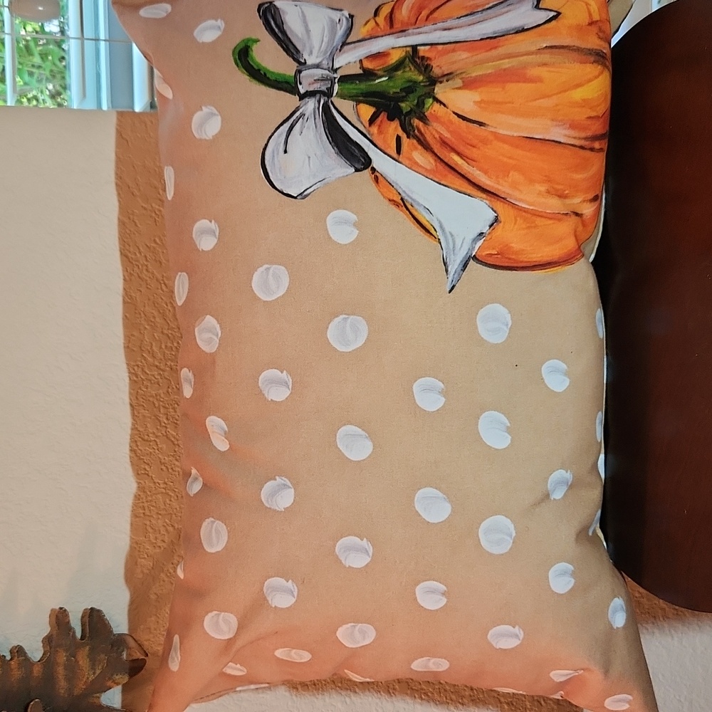 Decorative Seasonal Pillow - Timree - Picture 3 of 9
